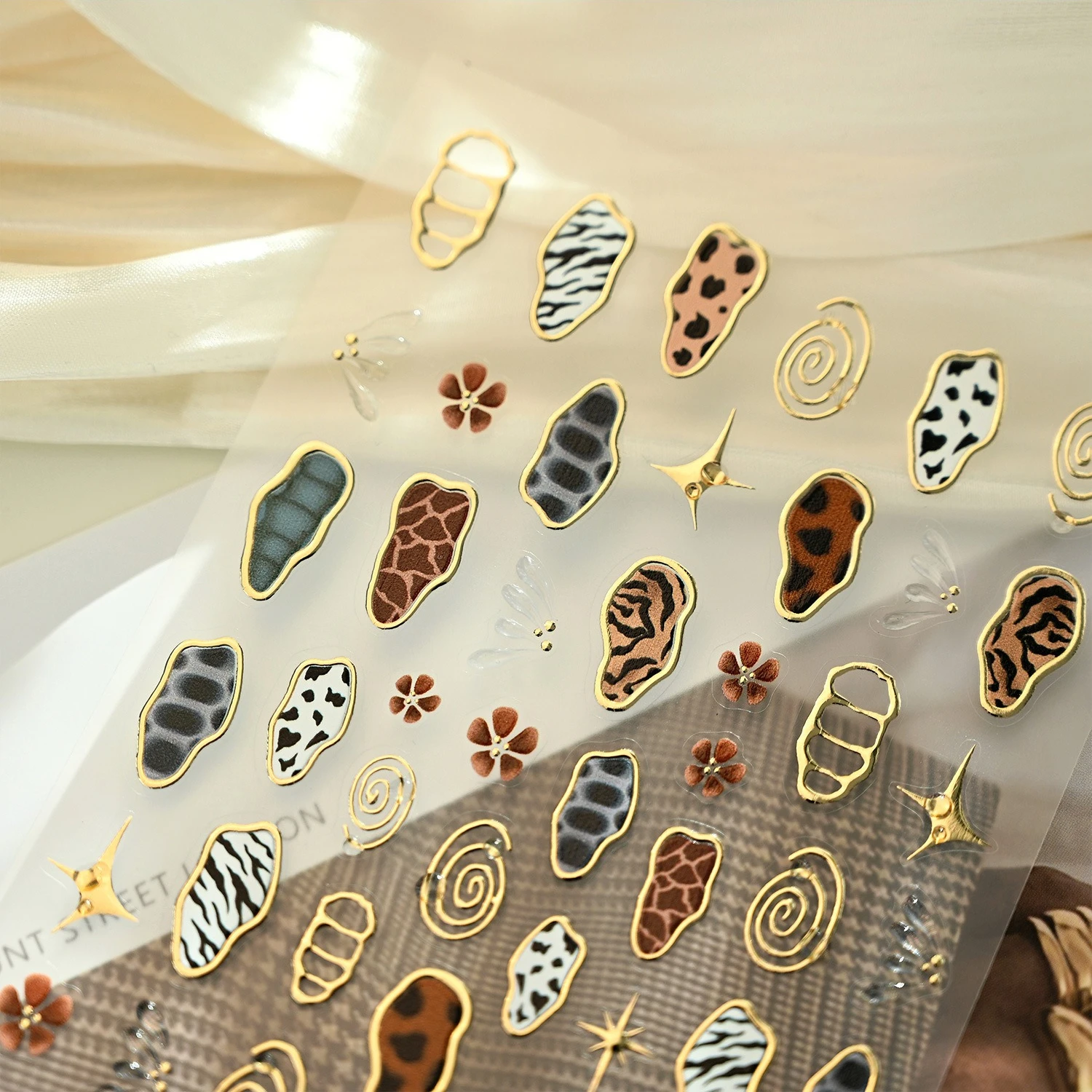 Retro Animal Print Gold Stampe - đánh giá và giá Nail Art Zebra