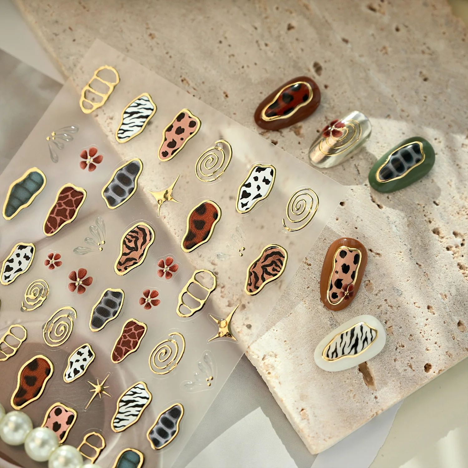 Retro Animal Print Gold Stampe - đánh giá và giá Nail Art Zebra
