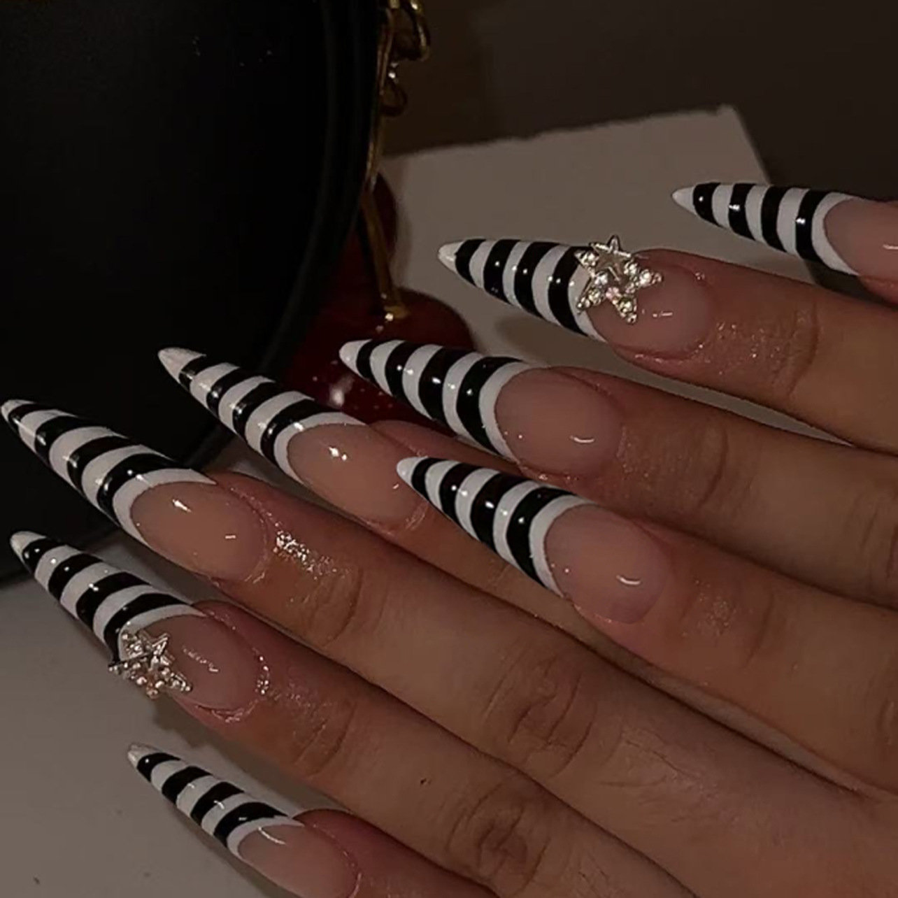 24pcs Black White Zebra Stripe - đánh giá và giá Nail Art Zebra